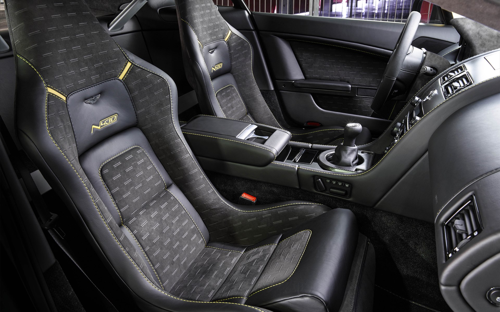 Aston Martin V8 Vantage N430 2015